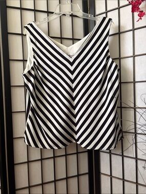 Nicole Miller Black and White Chevron V-Neck Tank